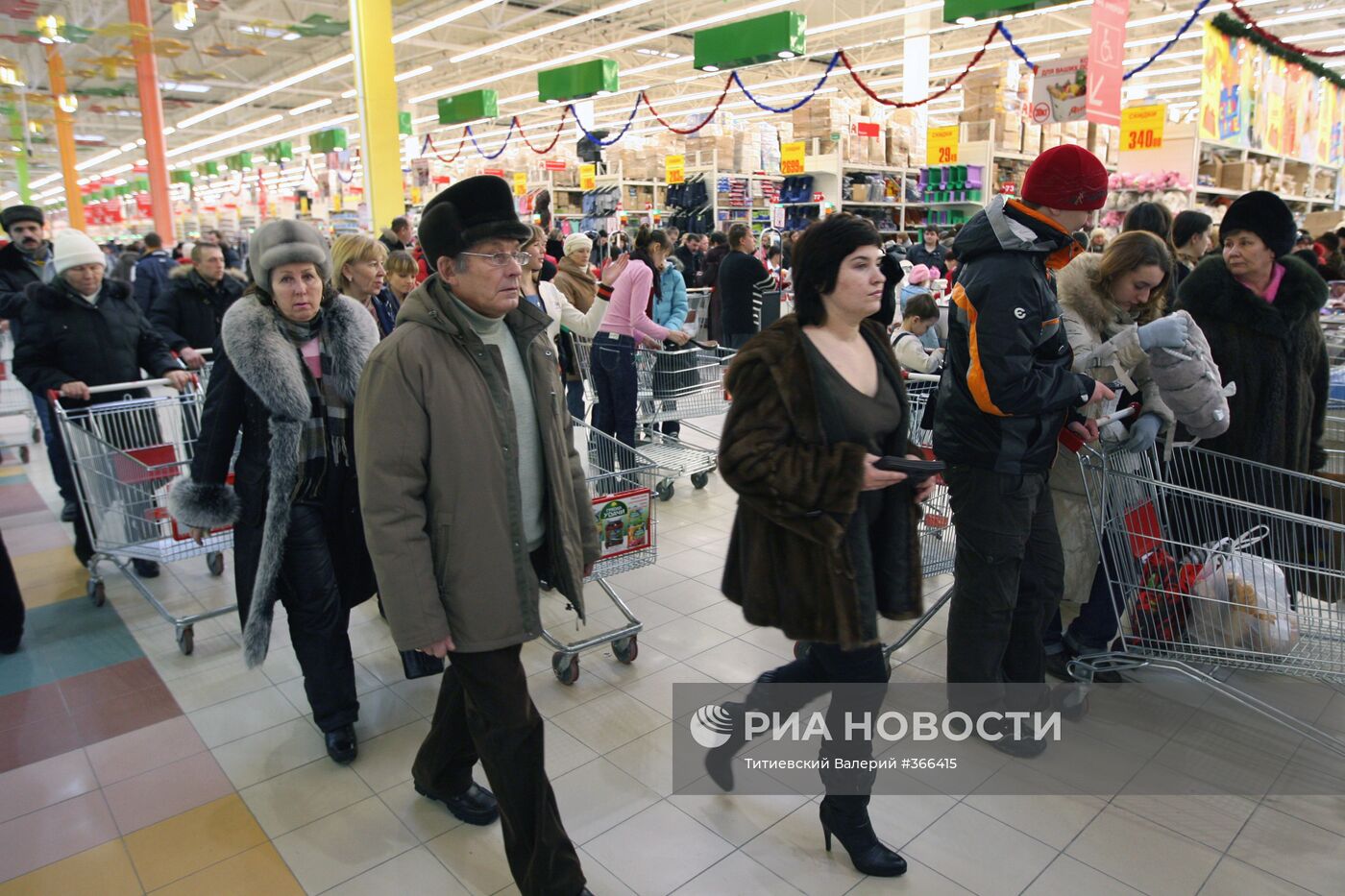 Торговля в магазинах в канун Нового года