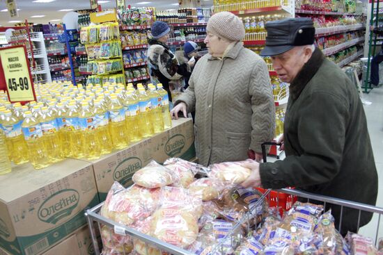 Торговля в магазинах в канун Нового года