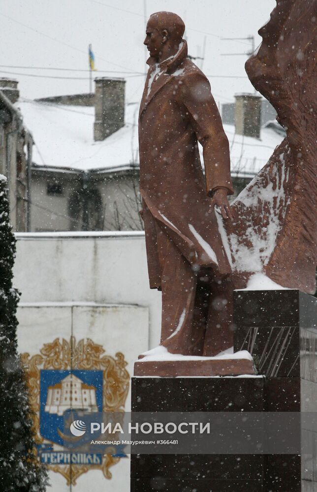 Открытие памятника Степану Бандере в Тернополе