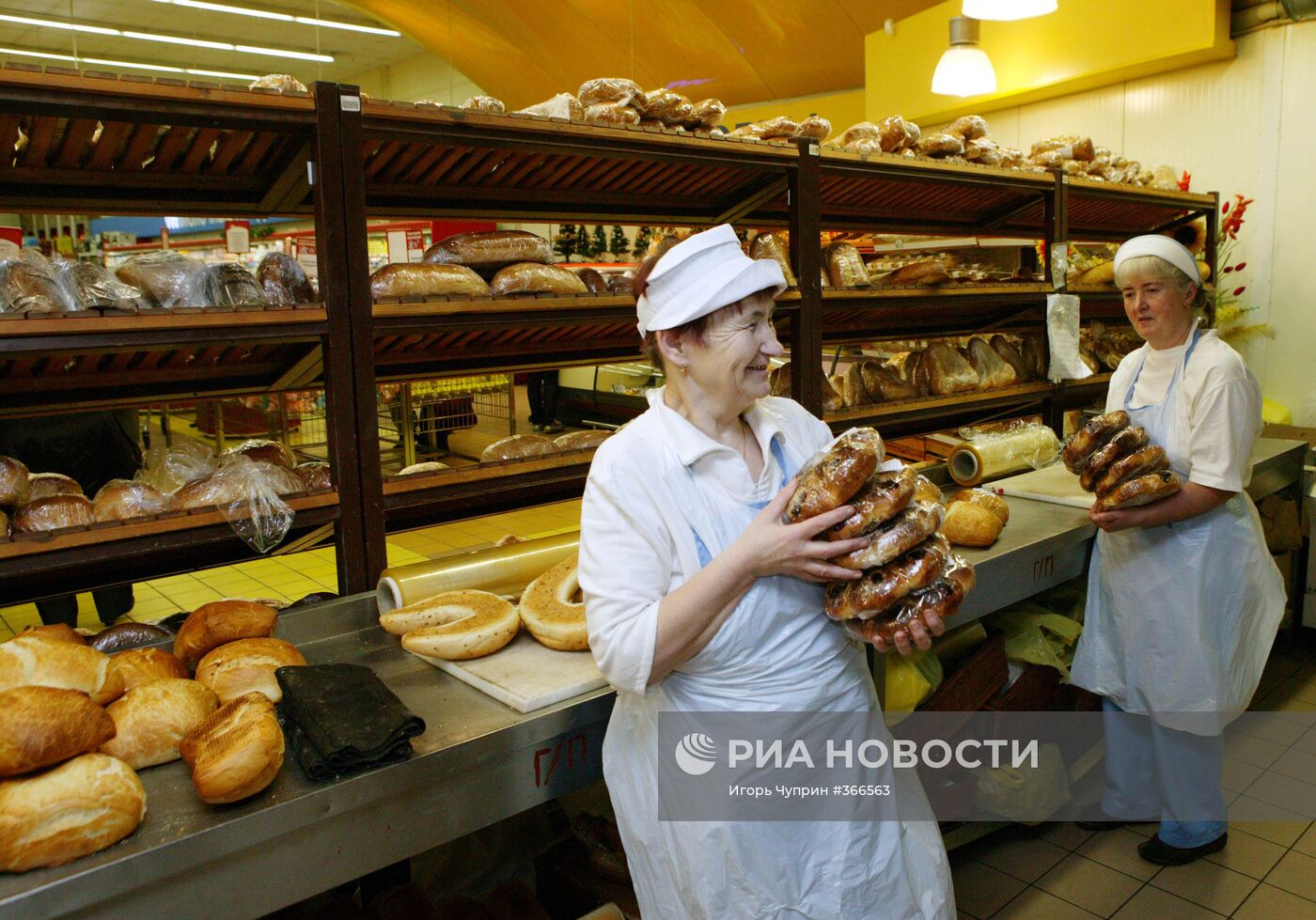 Торговля в магазинах в канун Нового года