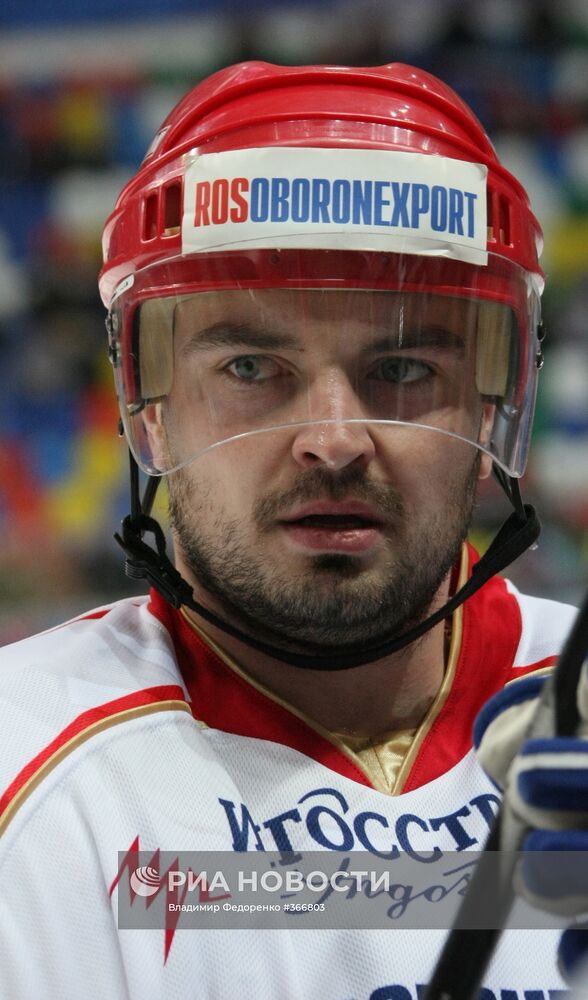 Нападающий сборной России по хоккею Евгений Варламов
