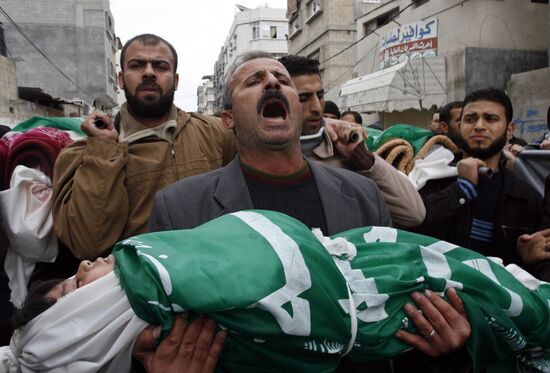 Пострадавшие в секторе Газа от авиаударов израильских ВВС