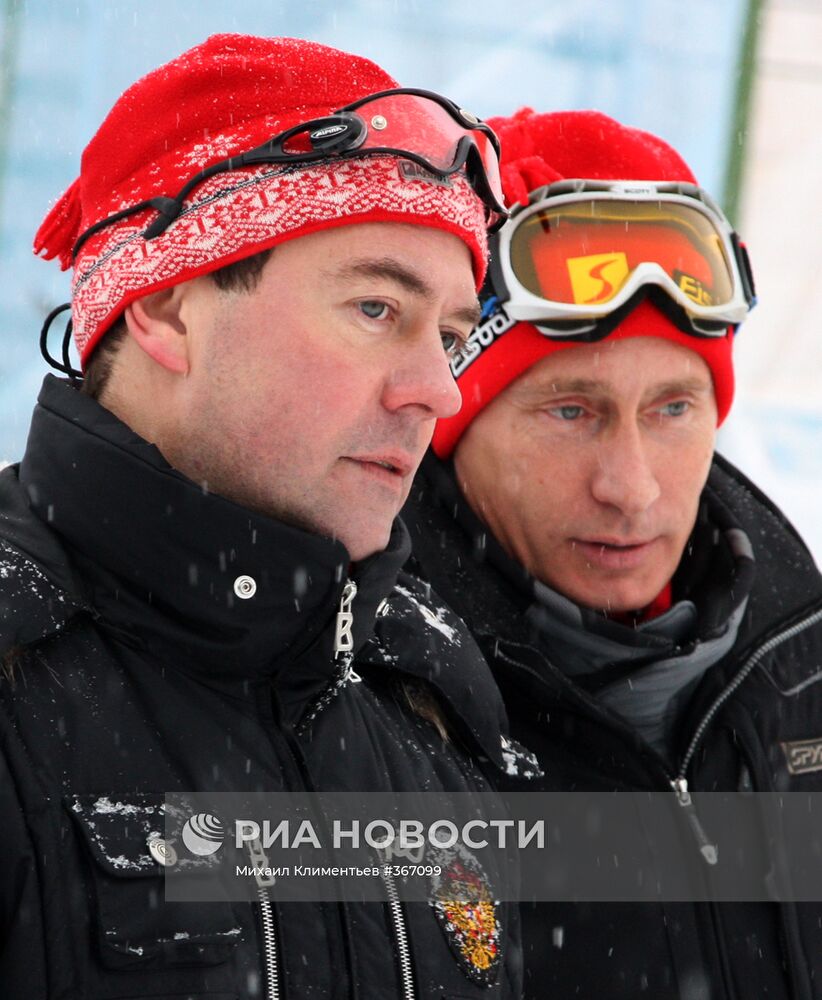 Президент и премьер-министр РФ на горнолыжной базе под Сочи