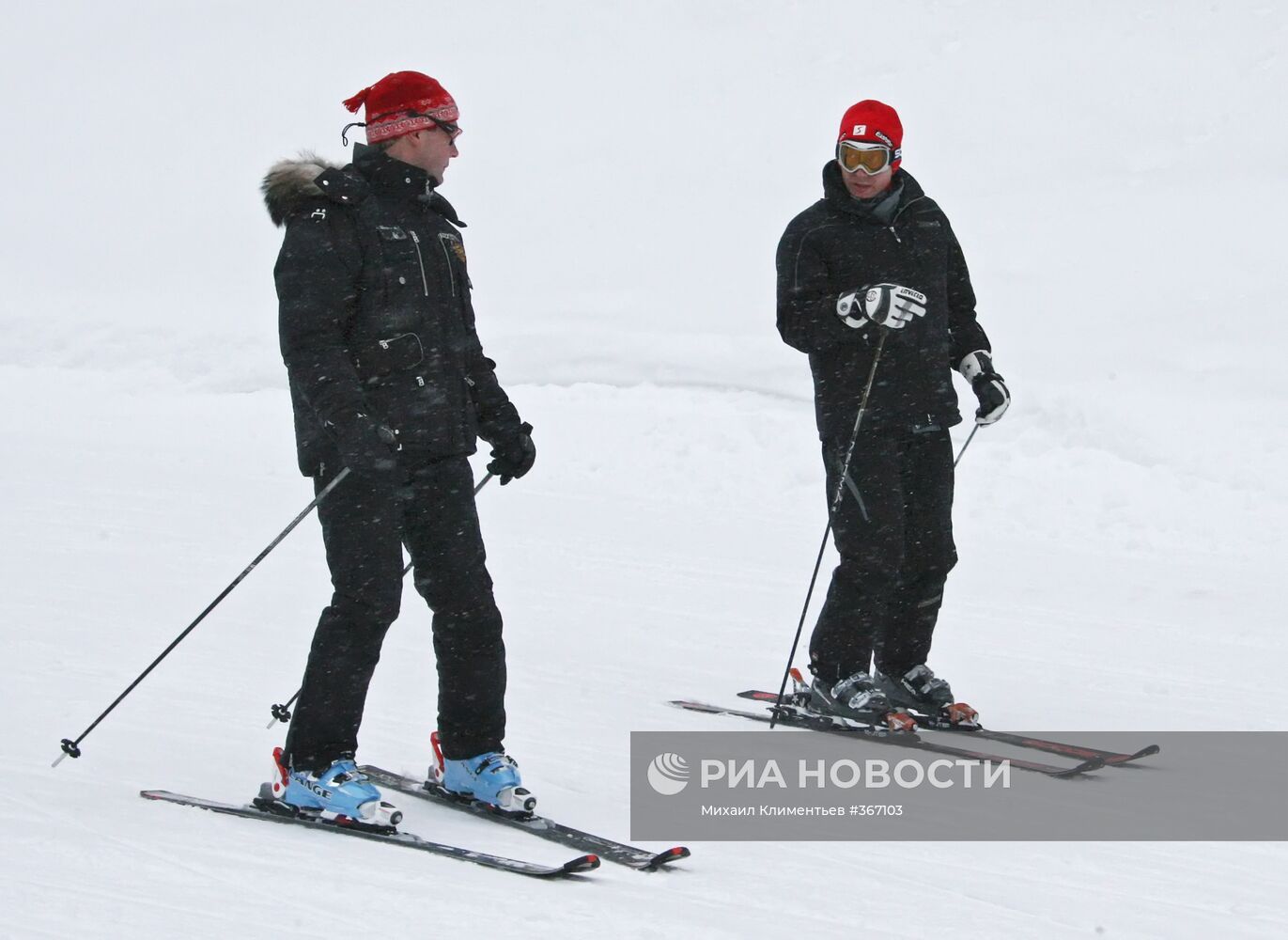 Президент и премьер-министр РФ на горнолыжной базе под Сочи