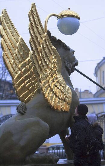 Акт вандализма на Банковском мосту в Санкт-Петербурге