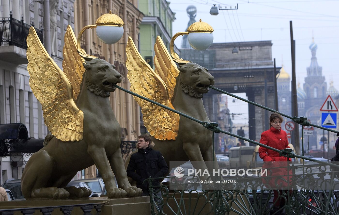 Акт вандализма на Банковском мосту в Санкт-Петербурге