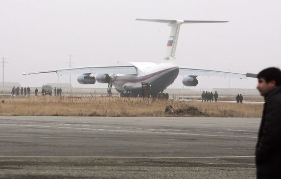 Самолет Ил–76 после столкновения в аэропорту Махачкалы