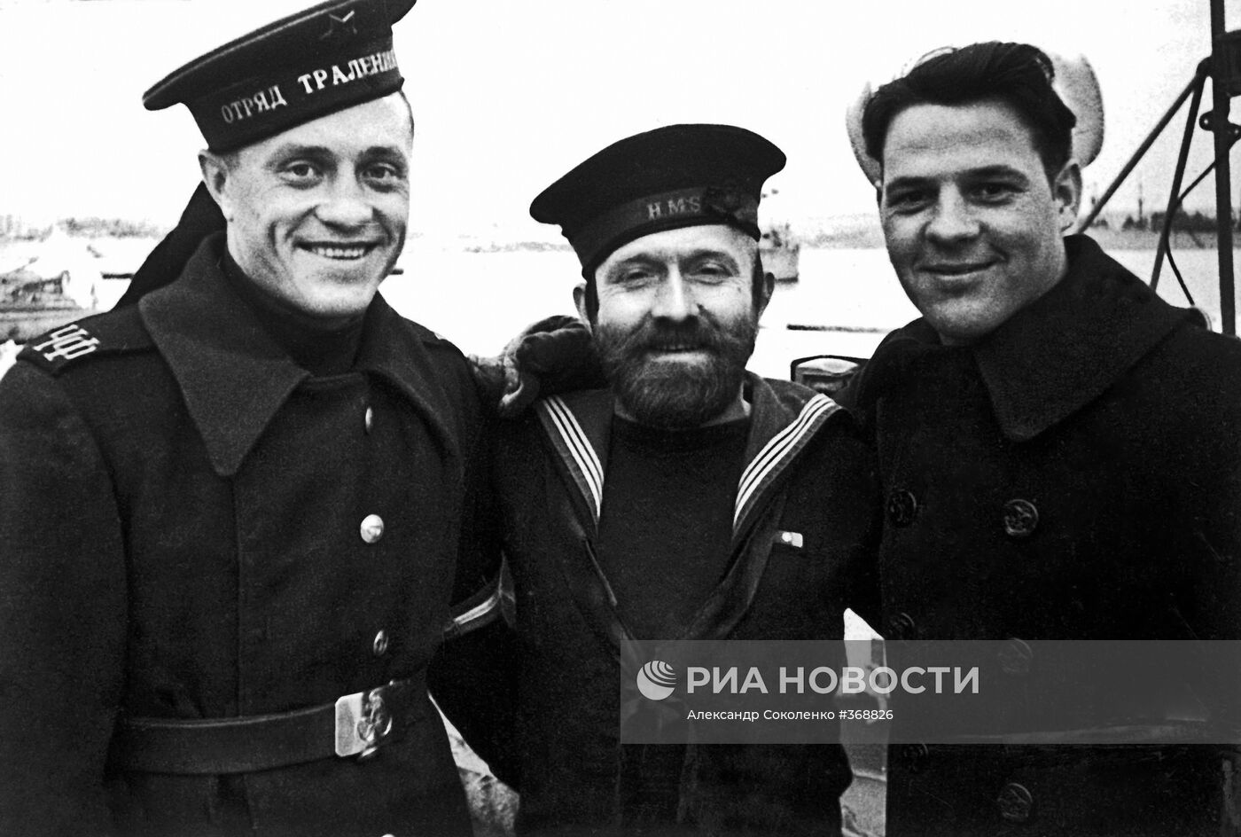 Русский, английский и американский матросы в 1945 году
