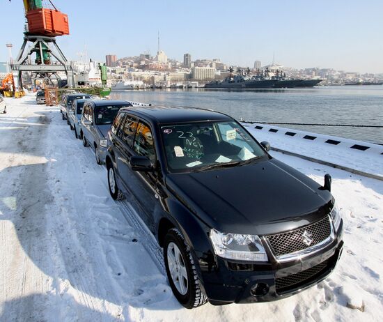 Автомобили из Японии во Владивостокском порту