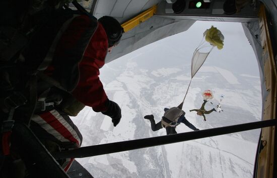 Тренировка парашютистов морской пехоты Тихоокеанского флота