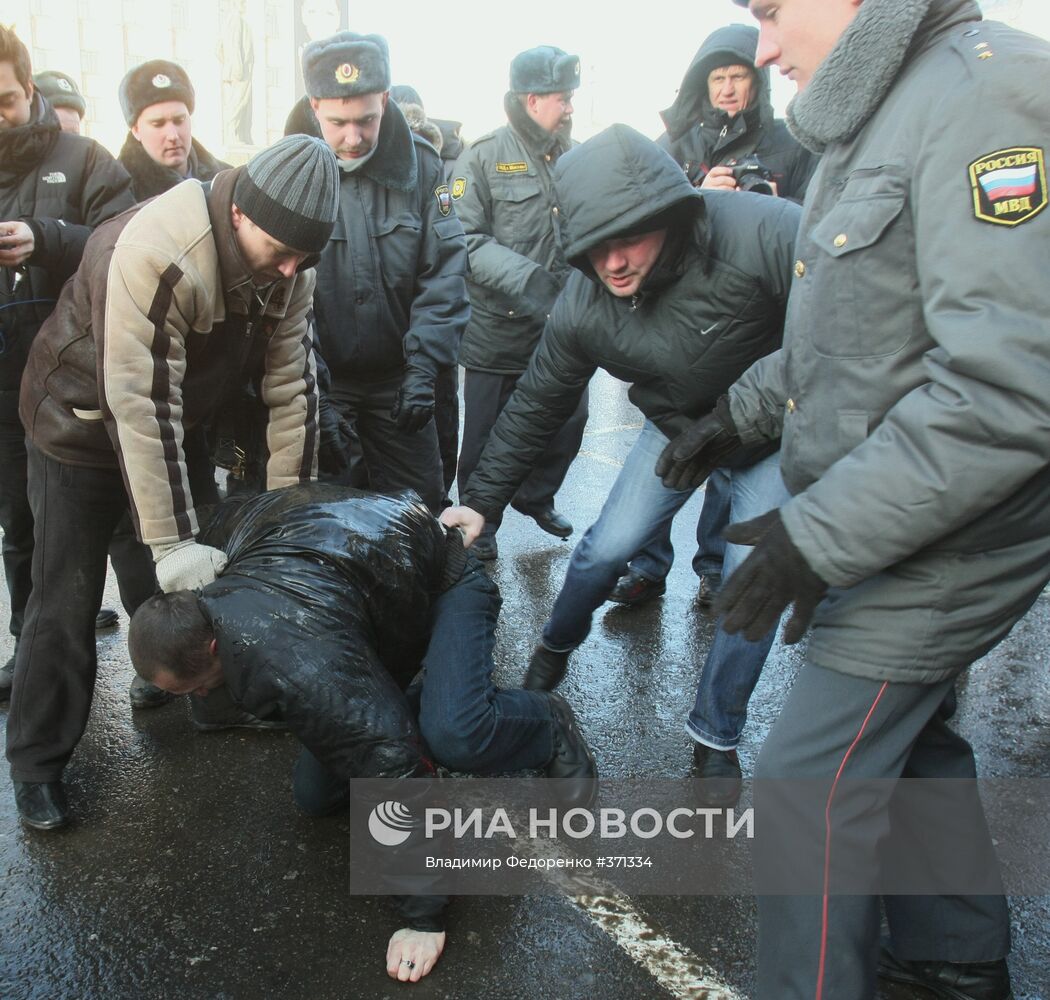 Митинг КПРФ закончился задержанием пятерых нацболов