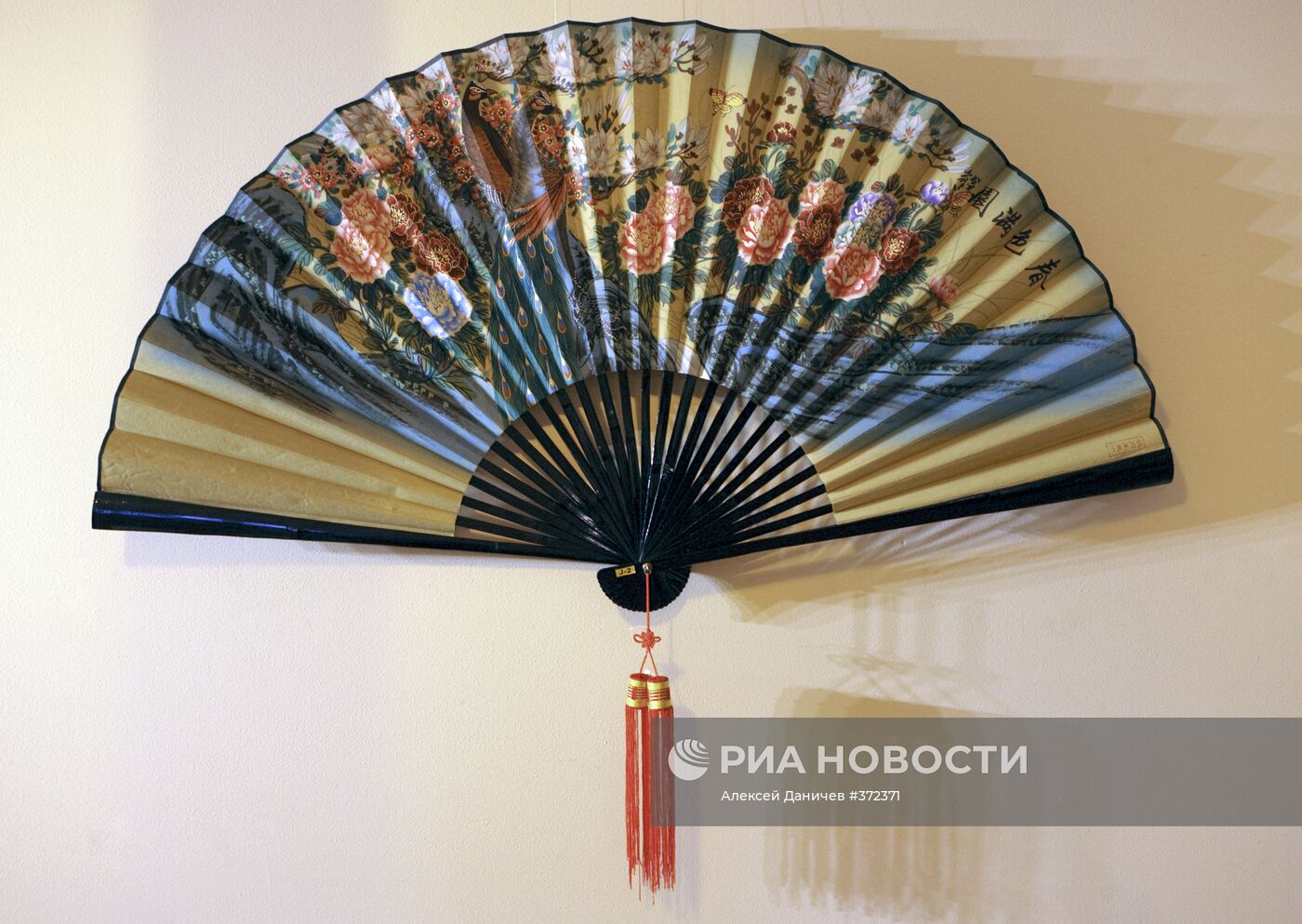 Выставка "Китайские веера и зонтики Ханчжоу" в Санкт-Петербурге
