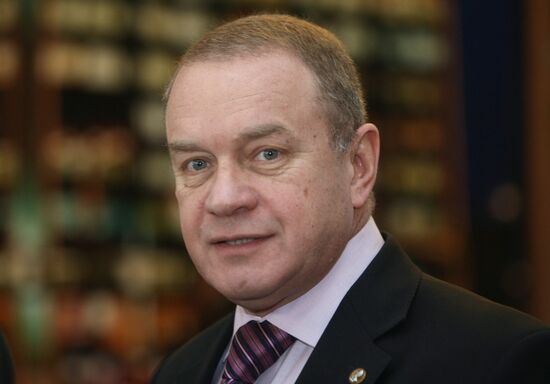 Президент-генеральный конструктор РКК "Энергия" В. Лопота