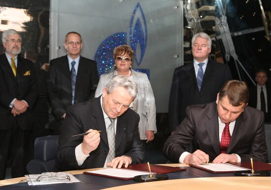Подписание контракта ОАО "Газпром" и Thales Alenia Space
