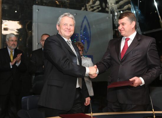 Подписание контракта ОАО "Газпром" и Thales Alenia Space