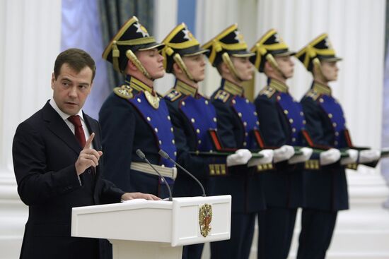 Президент России Д.Медведев вручил премии молодым ученым