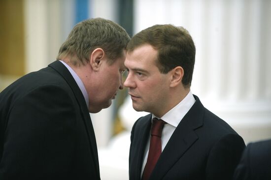 Президент России Д.Медведев вручил премии молодым ученым