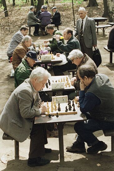 Шахматисты в парке "Сокольники"