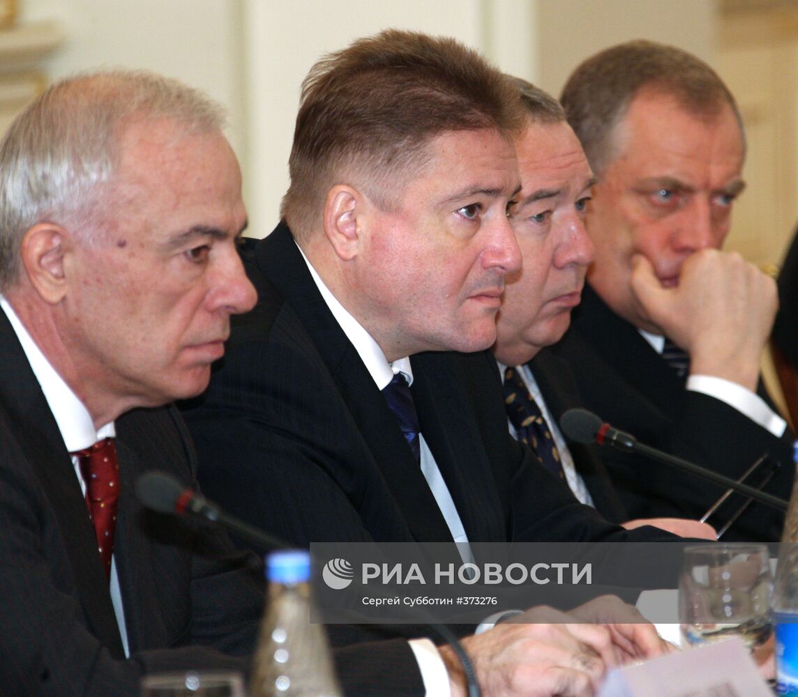 Заседание комиссии по повышению устойчивости экономики РФ