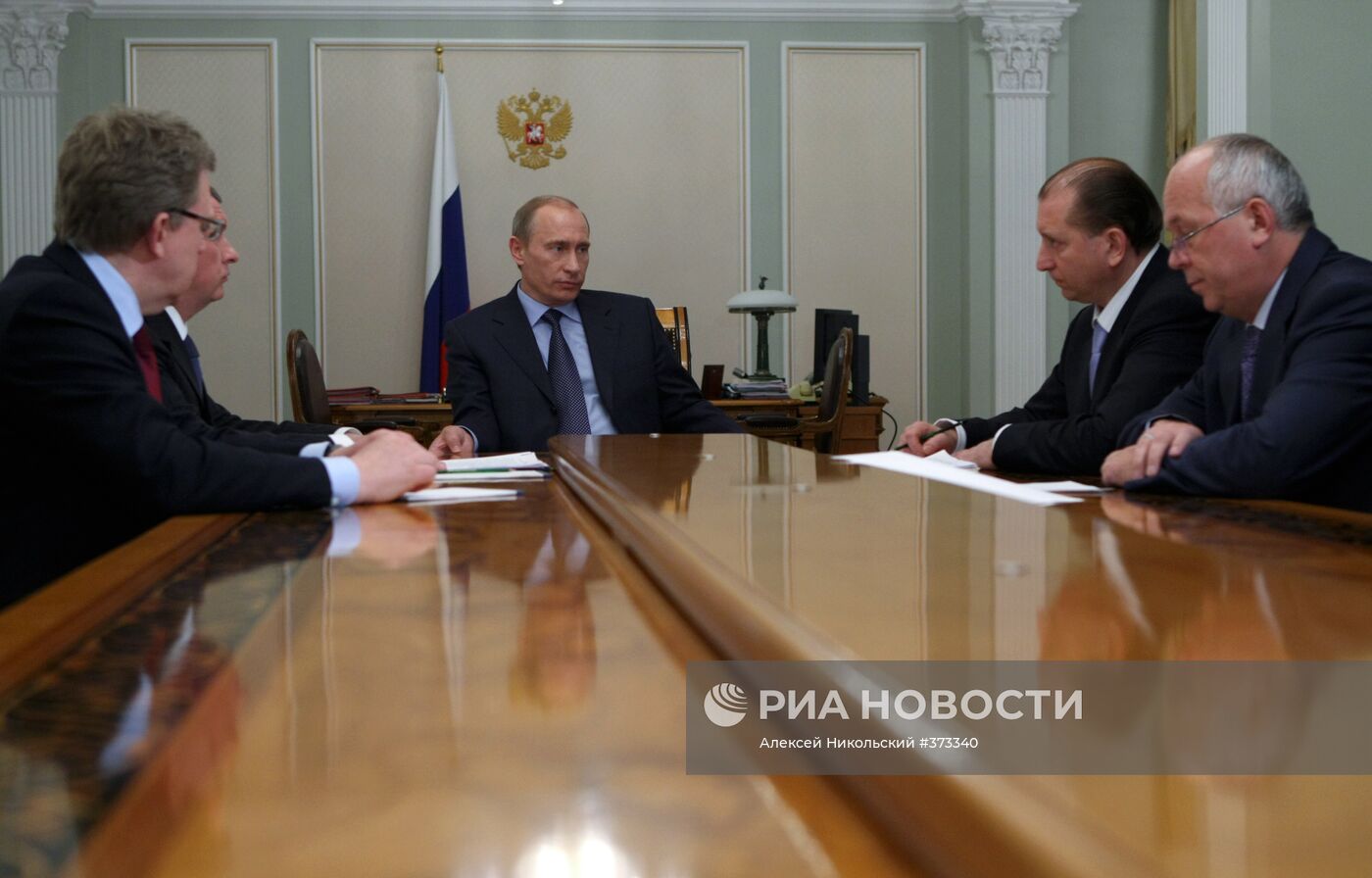 В. Путин провел совещание в Ново-Огарево
