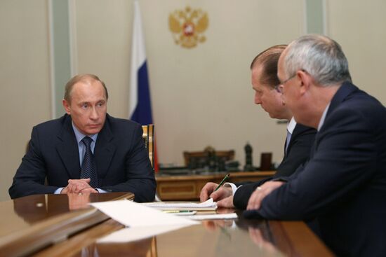 В. Путин провел совещание в Ново-Огарево