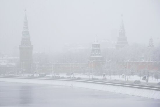 Снег в Москве