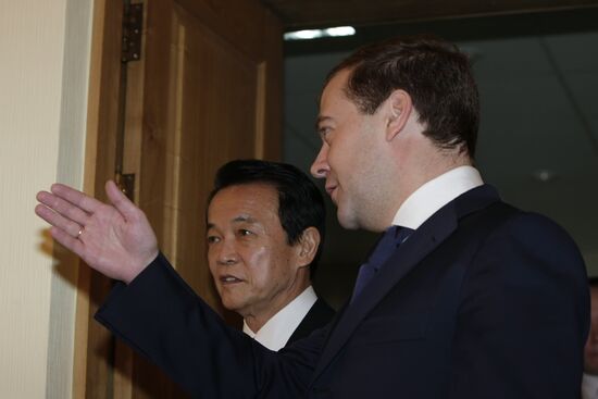 Дмитрий Медведев и Таро Асо в Южно-Сахалинске