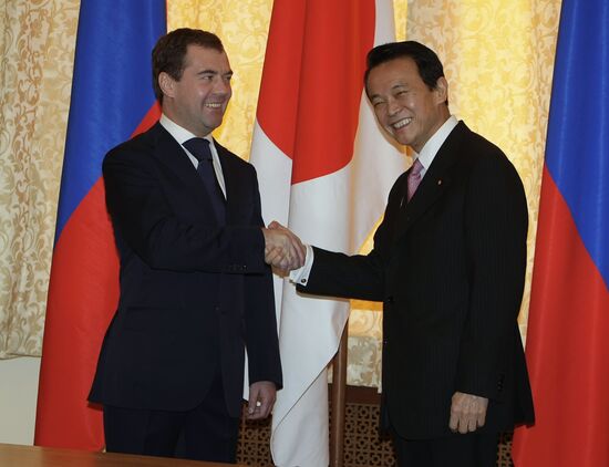 Дмитрий Медведев и Таро Асо в Южно-Сахалинске