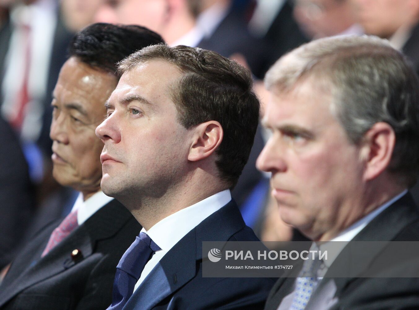 Принц Эндрю, Д.Медведев и Т.Асо на заводе СПГ