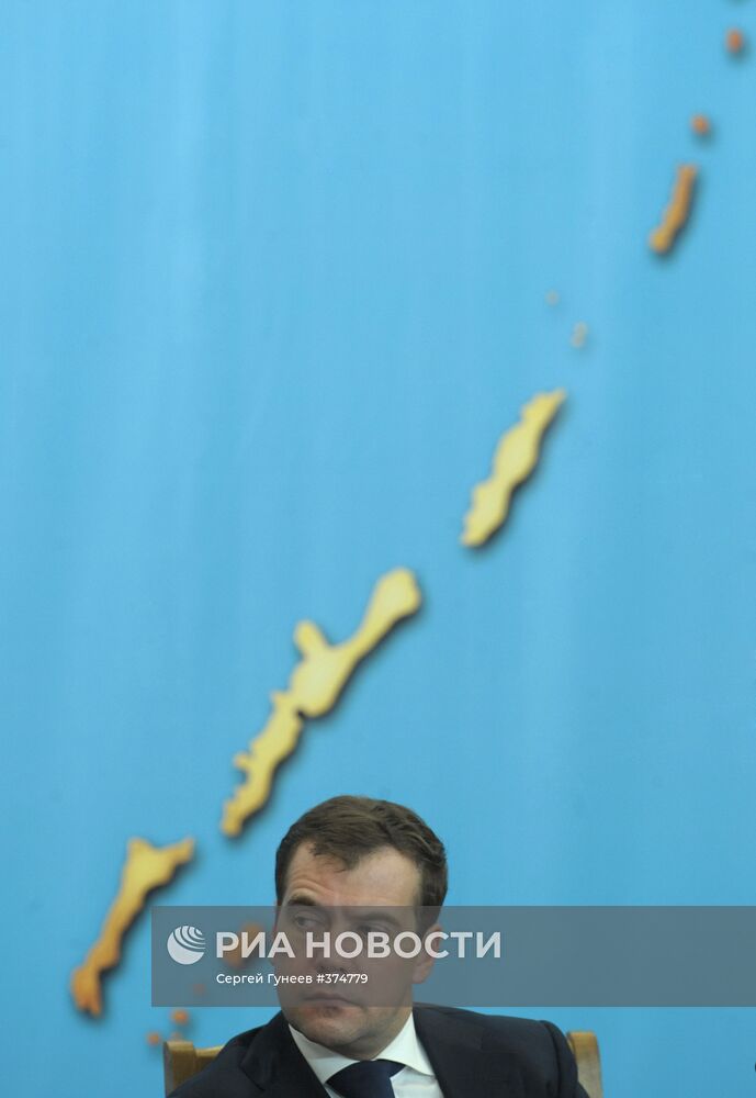 Д.Медведев провел совещание в Южно-Сахалинске
