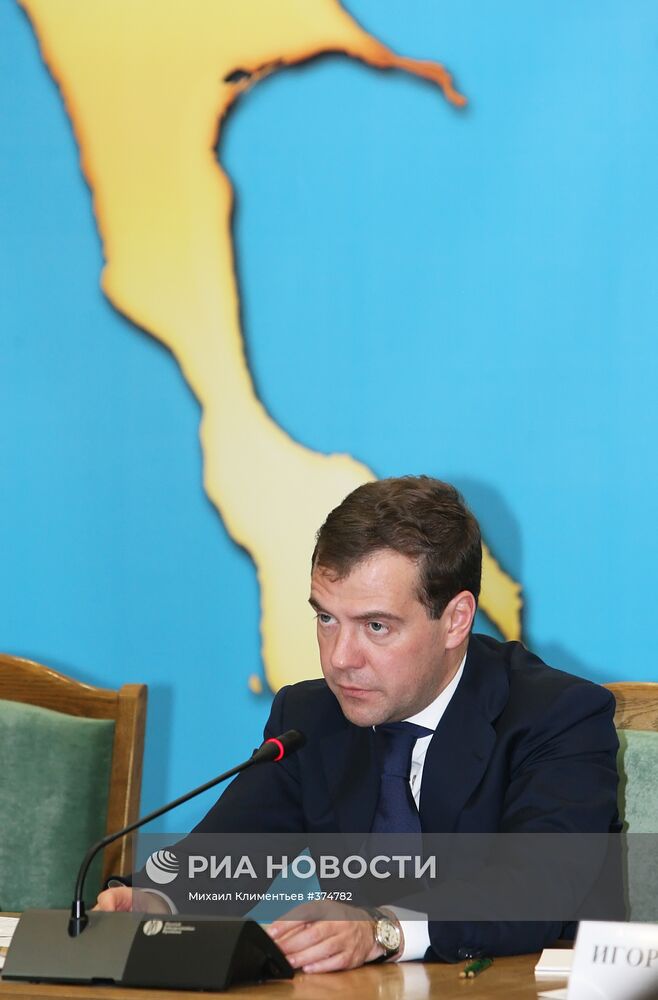 Д.Медведев провел совещание в Южно-Сахалинске