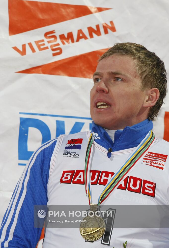 Российский биатлонист И.Черезов завоевал бронзовую медаль
