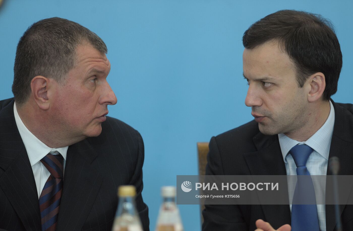 Д.Медведев провел совещание в Южно-Сахалинске