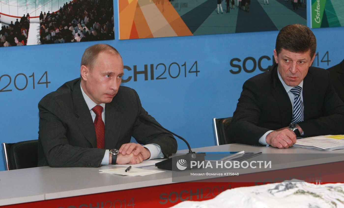 Премьер-министр РФ В. Путин в Едином Информационном Центре