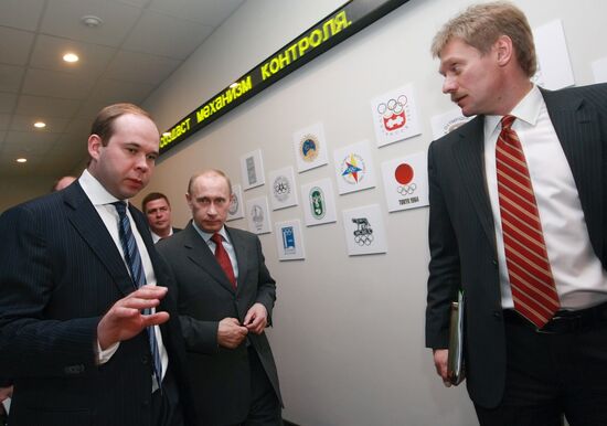 Премьер-министр РФ В. Путин в Едином Информационном Центре