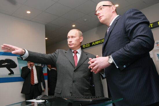 Премьер-министр РФ В. Путин в Едином Информационном Центре