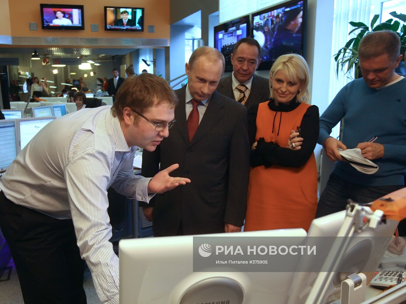 Премьер-министр РФ В.Путин посетил агентство "РИА Новости"