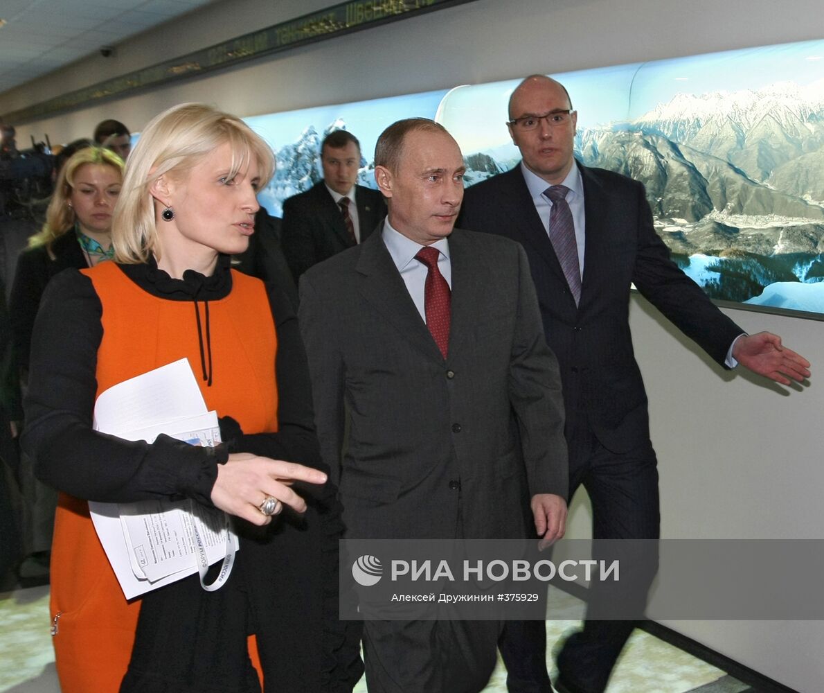 Премьер-министр РФ В. Путин в Едином Информационном Центре