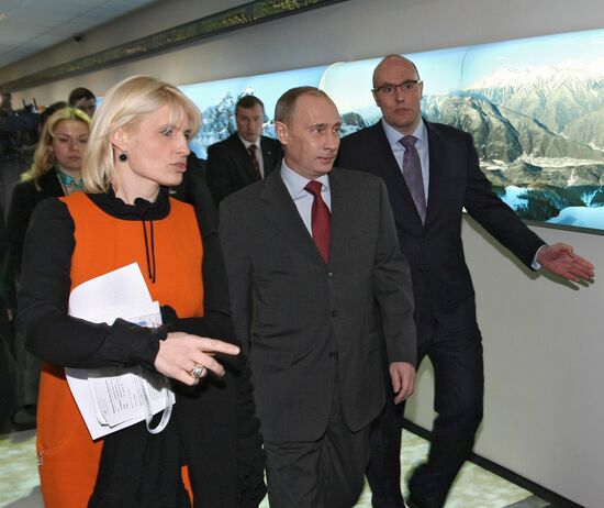 Премьер-министр РФ В. Путин в Едином Информационном Центре