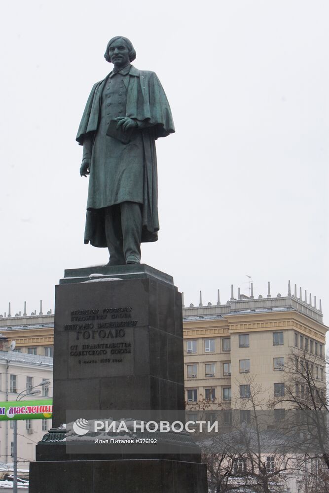 Памятник писателю Н.В. Гоголю в Москве