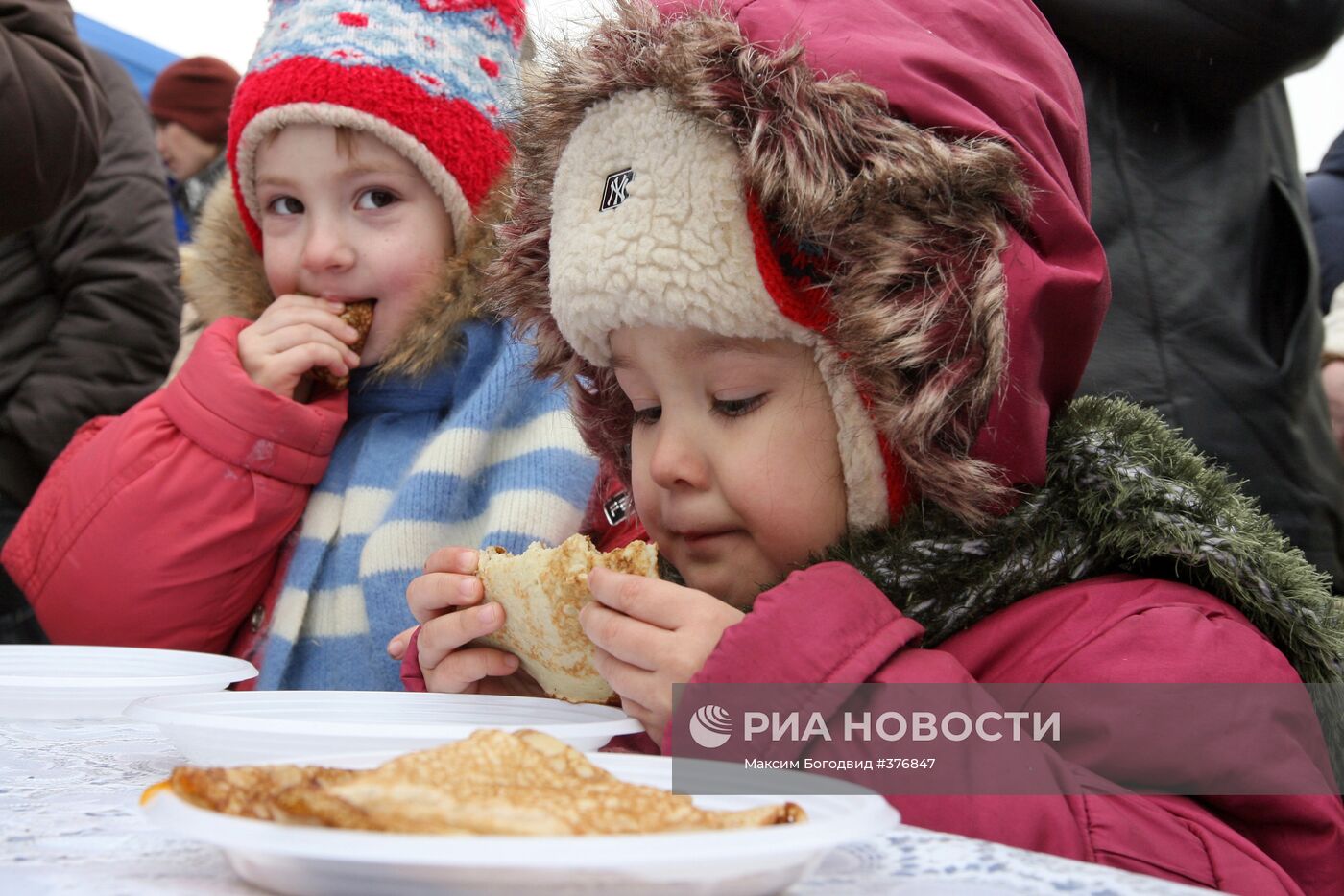 Масленица в лесопарковой зоне озера "Лебяжье" в Казани