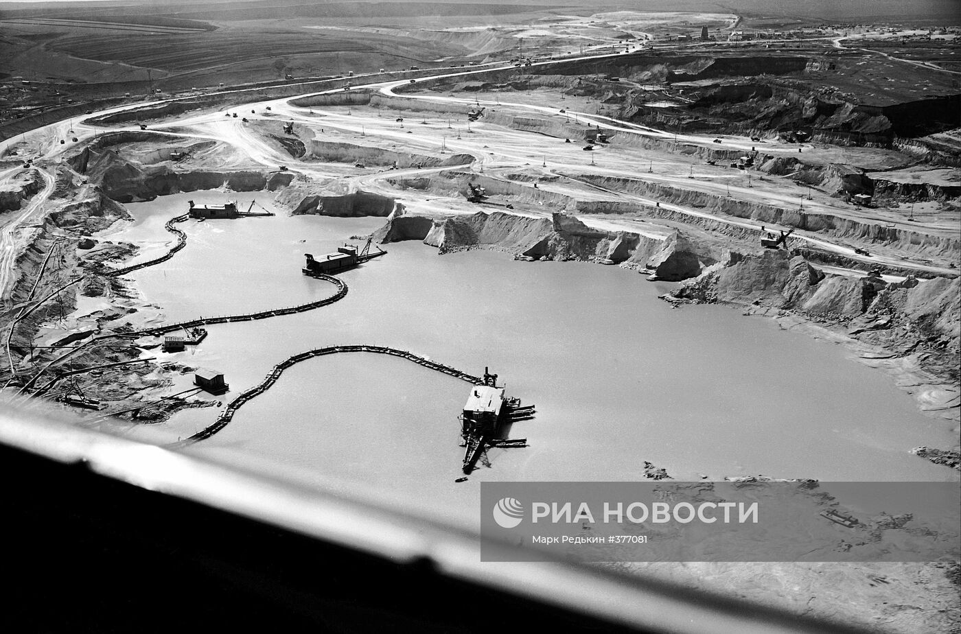 Карьер для добычи железной руды