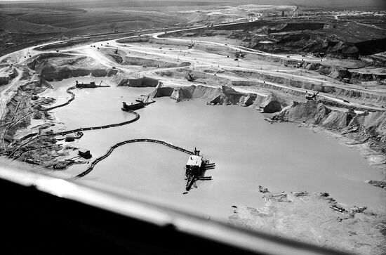 Карьер для добычи железной руды