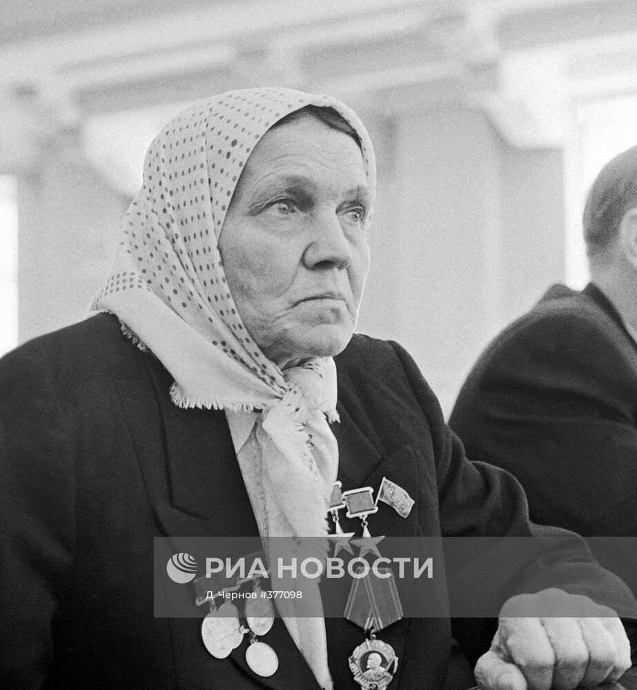 Доярка колхоза "Фундамент социализма" П.Коврова