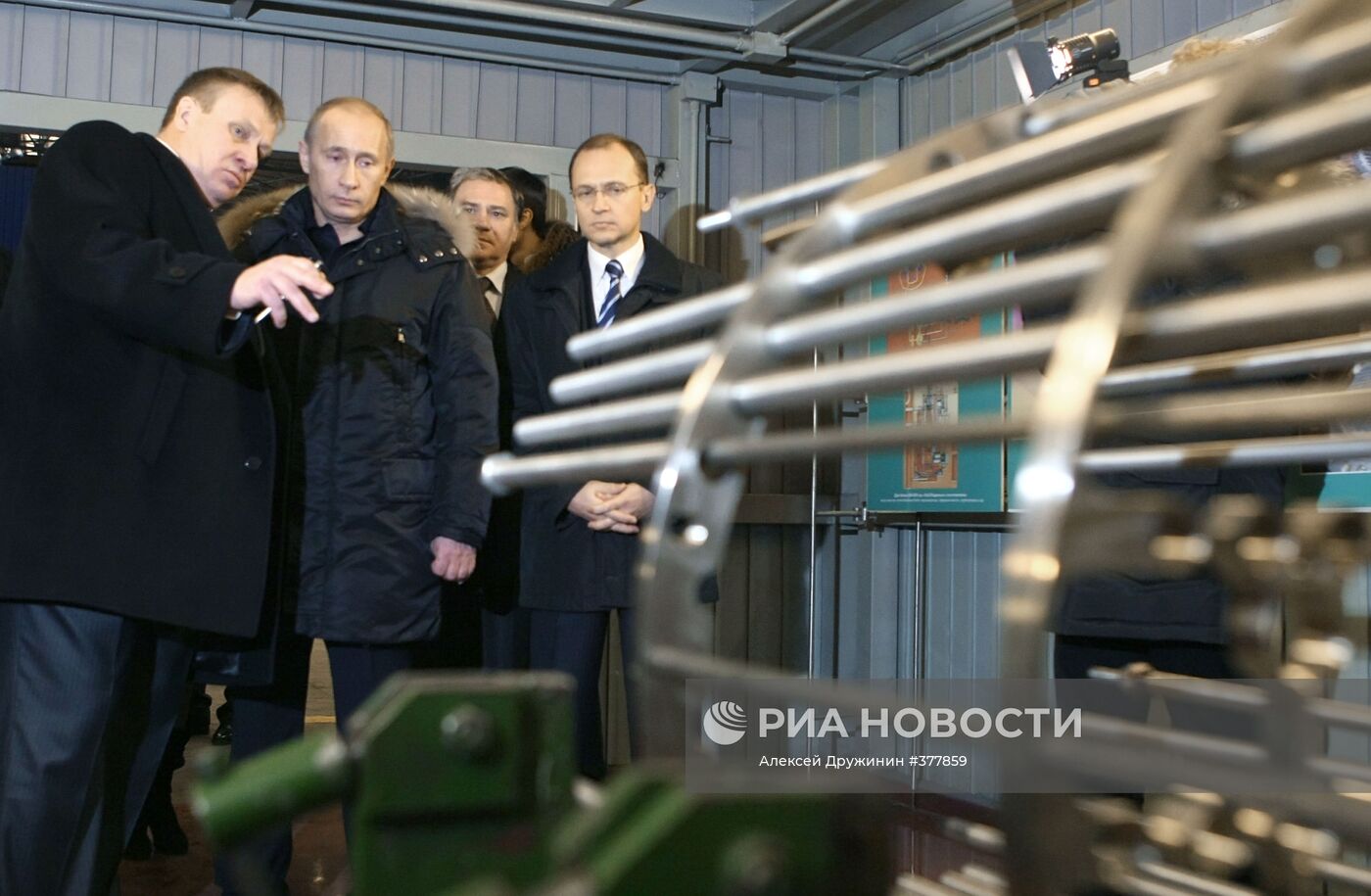 Премьер-министр РФ Владимир Путин посетил завод "ЗиО-Подольск"
