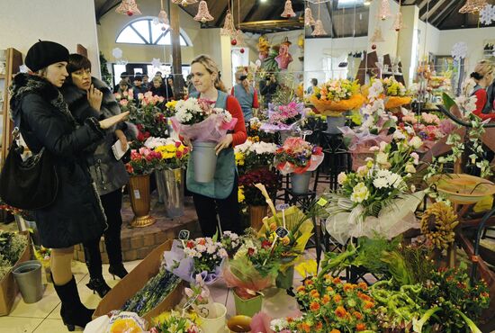 Продажа цветов в канун Международного женского дня