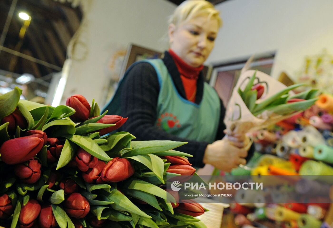 Продажа цветов в канун Международного женского дня