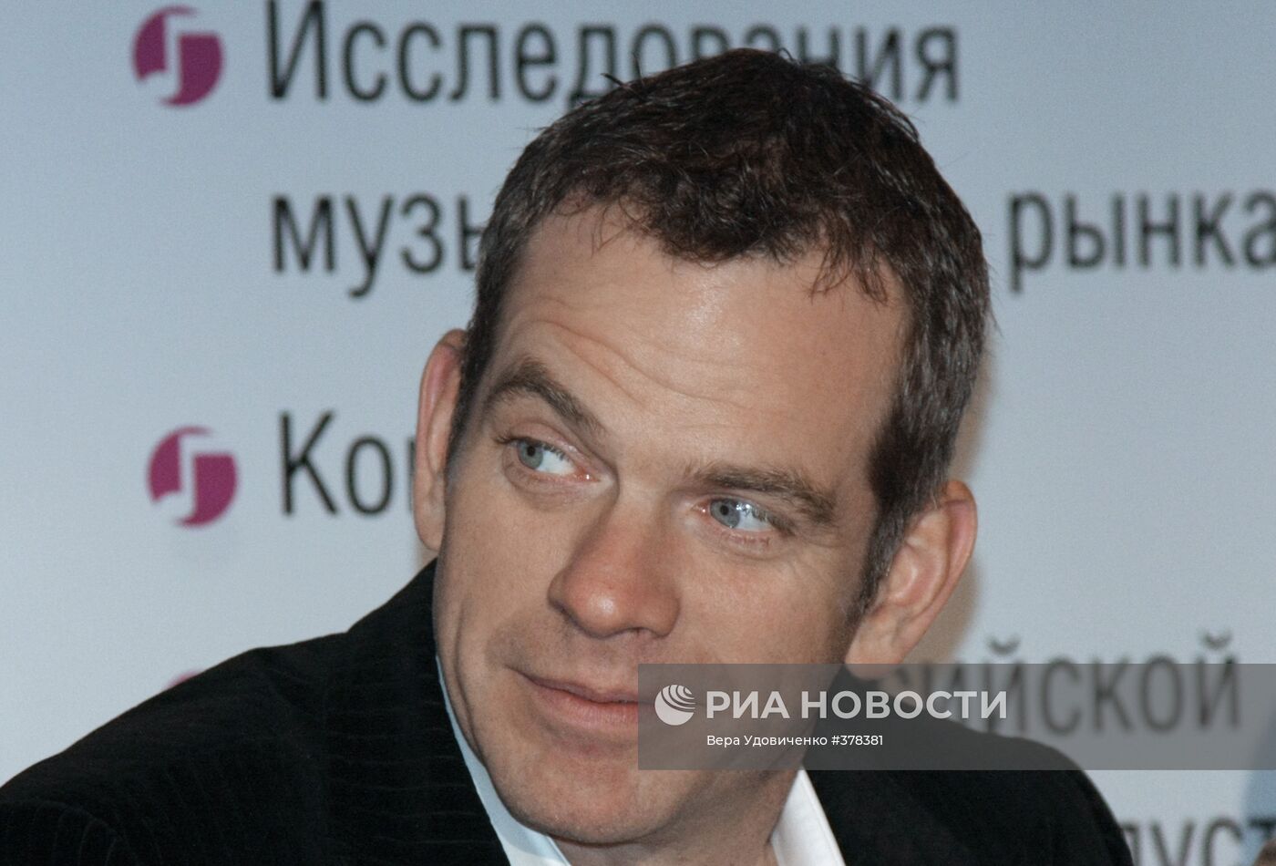 Канадский певец Гару