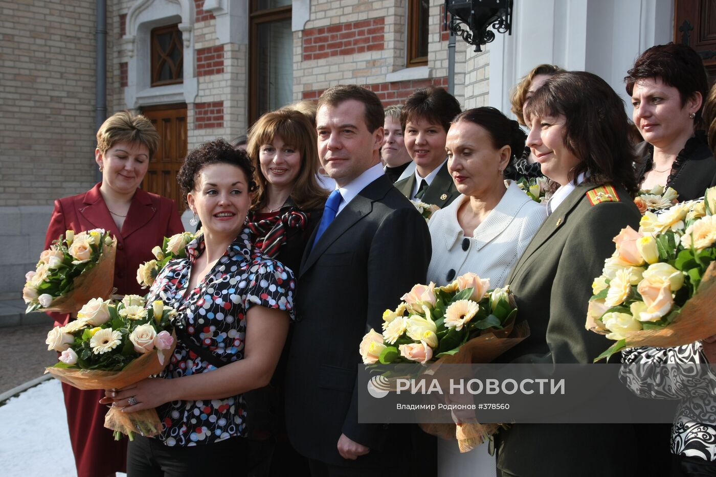 Д.Медведев провел встречу с женщинами России