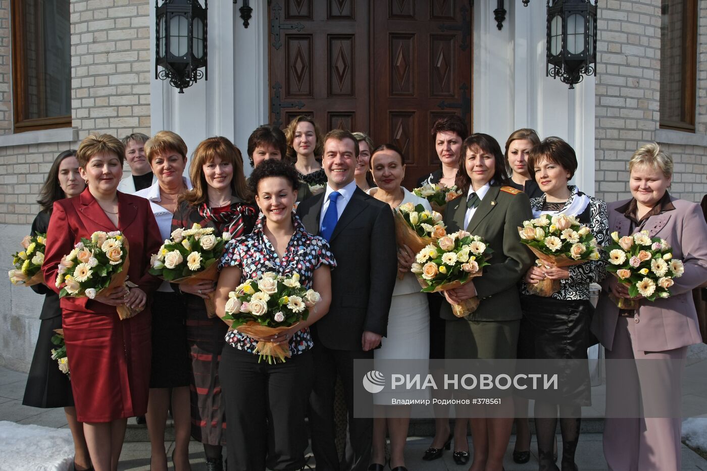 Д.Медведев провел встречу с женщинами России